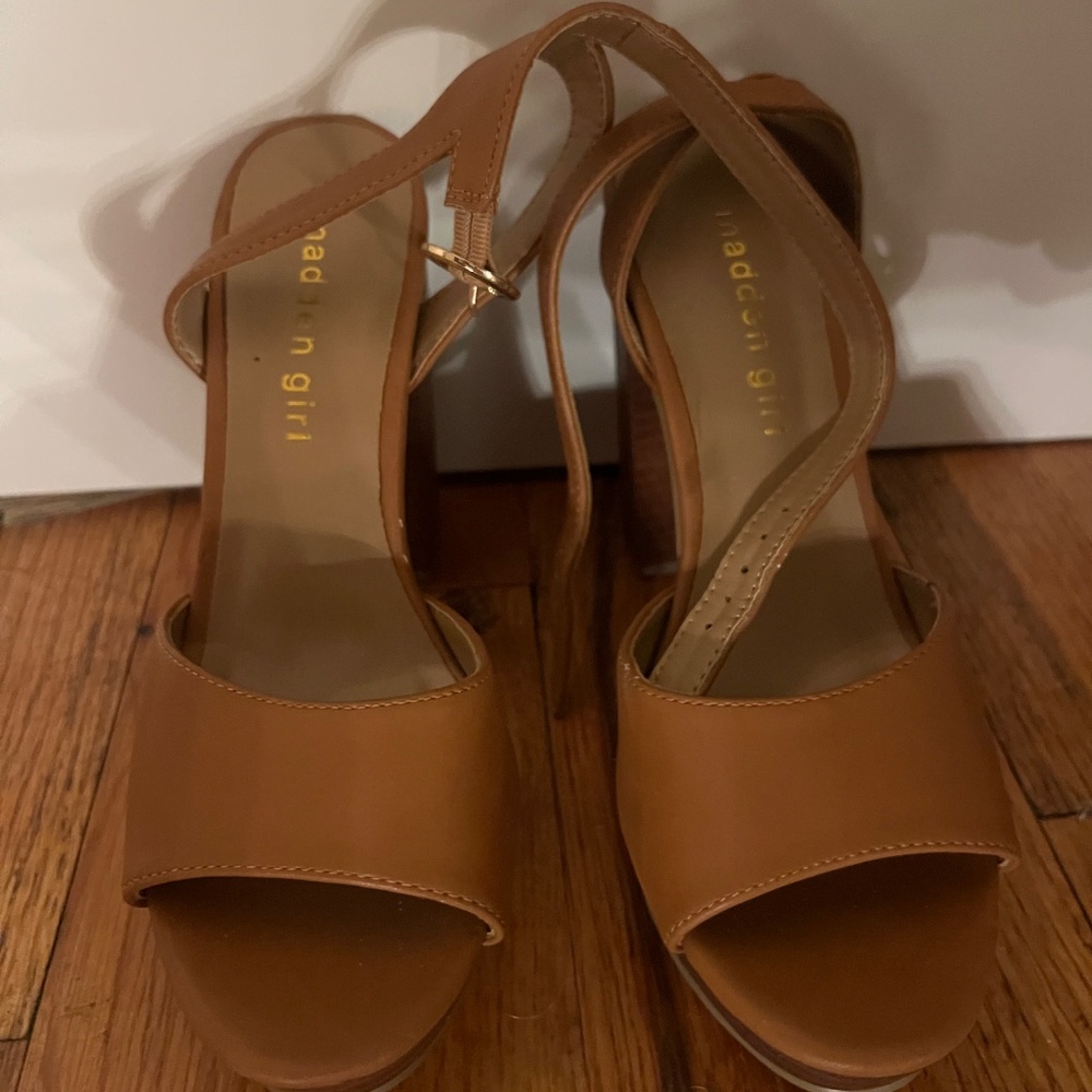Tan platform sandals - Picture 2 of 2